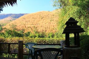 The Hub Erawan Resort