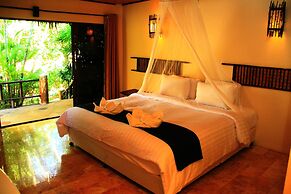 The Hub Erawan Resort