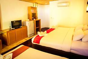 The Hub Erawan Resort