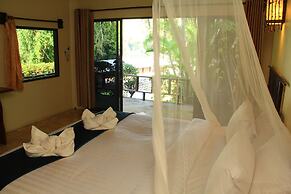 The Hub Erawan Resort