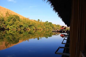 The Hub Erawan Resort