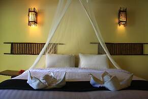 The Hub Erawan Resort