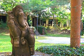 The Hub Erawan Resort