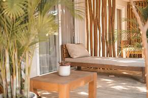 Kalia Beach Hotel Side