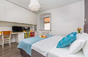 Apartment & Room Joy