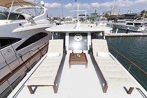 Luxury Boat in Port Forum