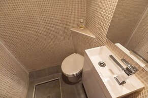 Luxury Boat in Port Forum