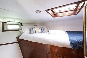 Luxury Boat in Port Forum