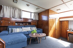 Luxury Boat in Port Forum