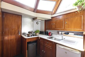 Luxury Boat in Port Forum