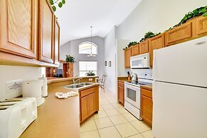 4 Br Pool Home with Spa in Aviana