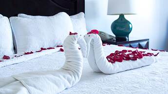 Golden House Hotel & Restaurant