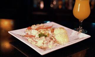 Golden House Hotel & Restaurant