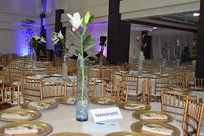 Golden House Hotel & Restaurant