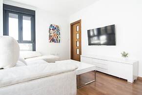 EnjoyGranada LUJO Piscina y Parking