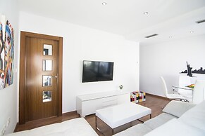 EnjoyGranada LUJO Piscina y Parking