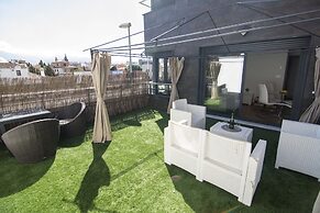 EnjoyGranada LUJO Piscina y Parking