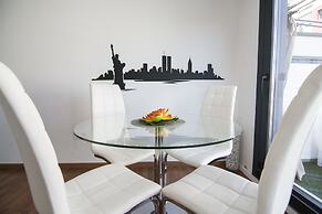 EnjoyGranada LUJO Piscina y Parking