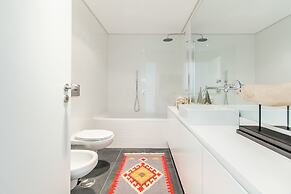 Luxury Beach Experience in Lisbon