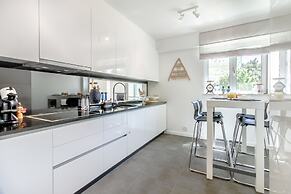 Luxury Beach Experience in Lisbon