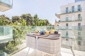 Luxury Beach Experience in Lisbon