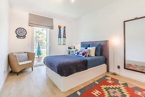 Luxury Beach Experience in Lisbon