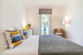 Luxury Beach Experience in Lisbon