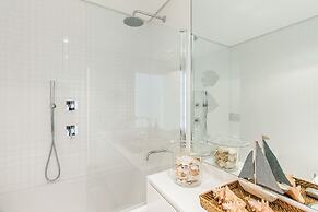 Luxury Beach Experience in Lisbon