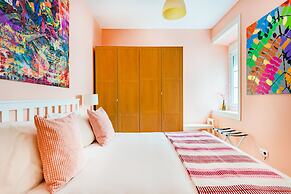 Bright & Beautiful Top Floor Graça Flat