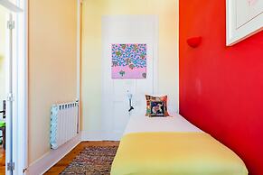 Bright & Beautiful Top Floor Graça Flat