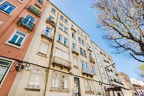 Bright & Beautiful Top Floor Graça Flat