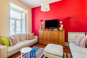 Bright & Beautiful Top Floor Graça Flat