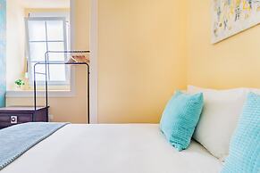 Bright & Beautiful Top Floor Graça Flat