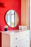 Bright & Beautiful Top Floor Graça Flat