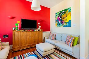 Bright & Beautiful Top Floor Graça Flat