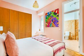 Bright & Beautiful Top Floor Graça Flat