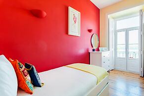 Bright & Beautiful Top Floor Graça Flat