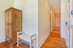 Bright & Beautiful Top Floor Graça Flat