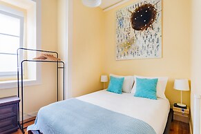 Bright & Beautiful Top Floor Graça Flat