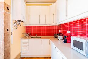 Bright & Beautiful Top Floor Graça Flat