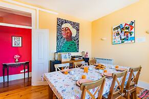 Bright & Beautiful Top Floor Graça Flat