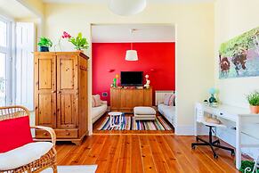 Bright & Beautiful Top Floor Graça Flat