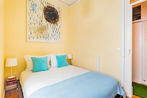 Bright & Beautiful Top Floor Graça Flat