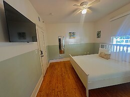 Miami River Inn By Renzzi