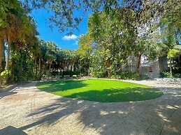 Miami River Inn By Renzzi