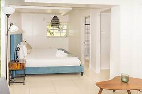 Miami River Inn By Renzzi