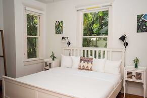 Miami River Inn By Renzzi