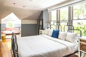 Miami River Inn By Renzzi