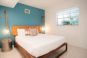 Miami River Inn By Renzzi