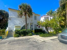 Miami River Inn By Renzzi